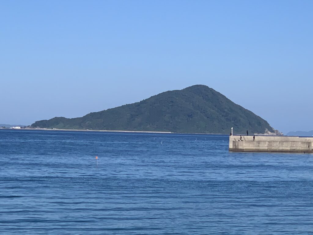 糸島・福の浦のターコイズブルーに輝く透明な海