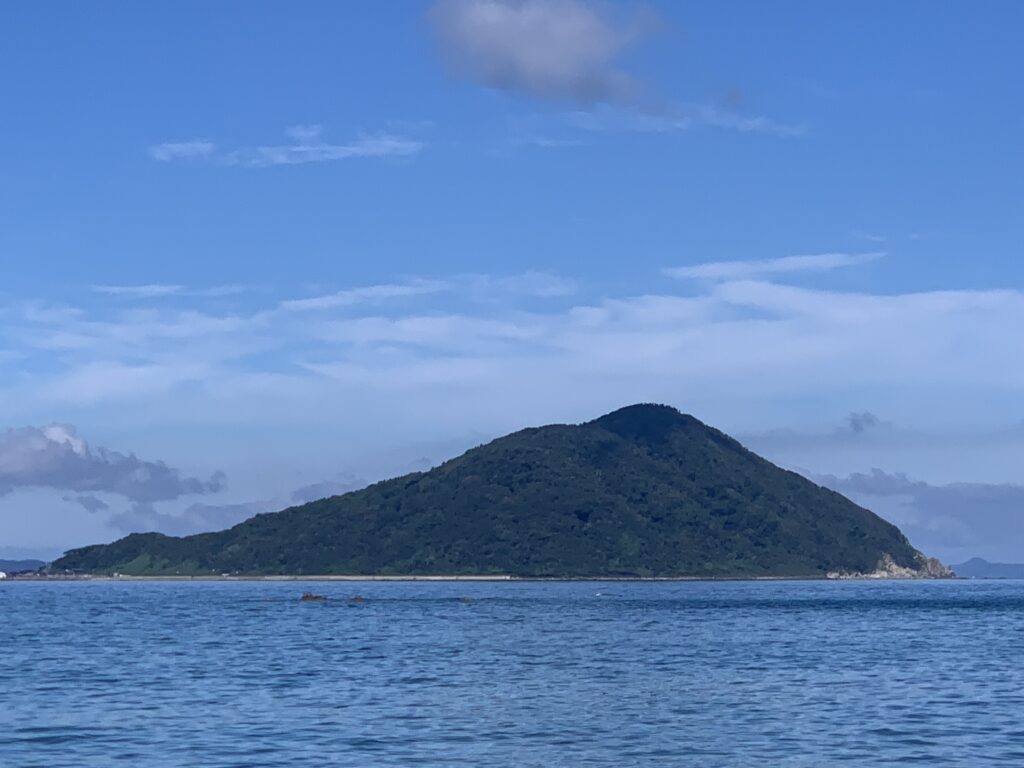 糸島・福の浦から望む玄界灘と姫島の美しい景色