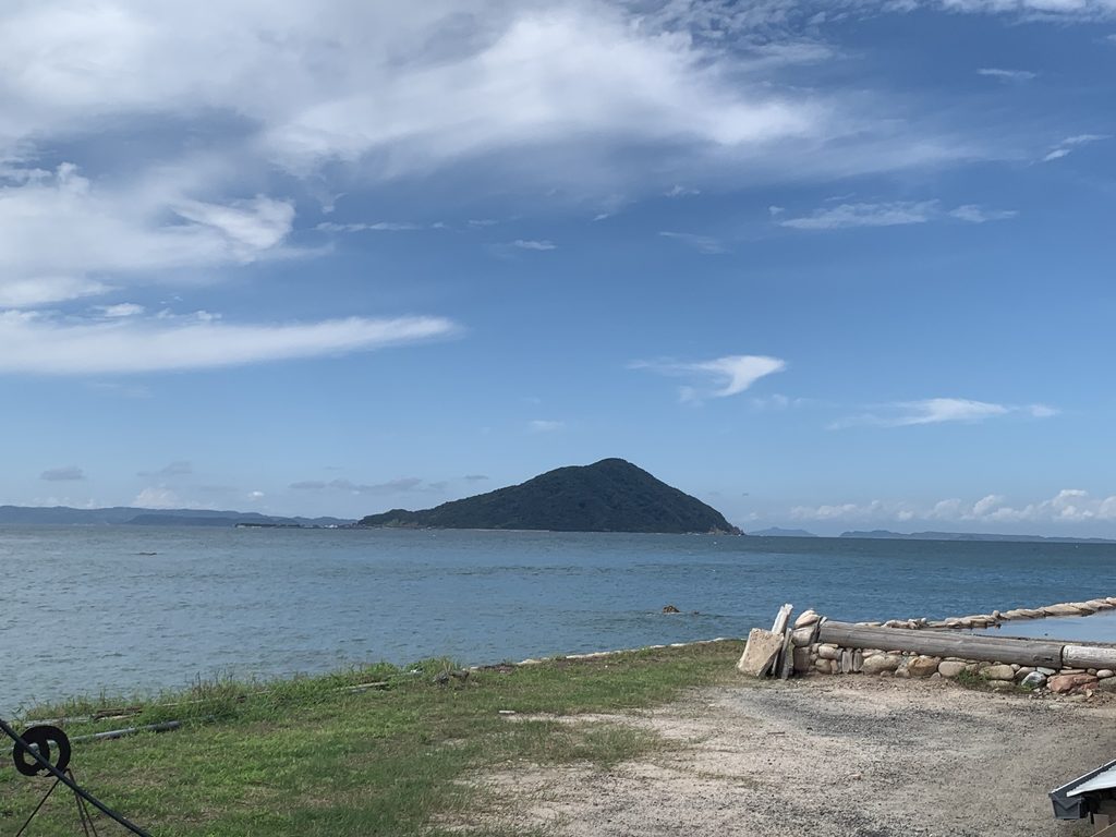 工房とったんから眺める玄界灘と姫島